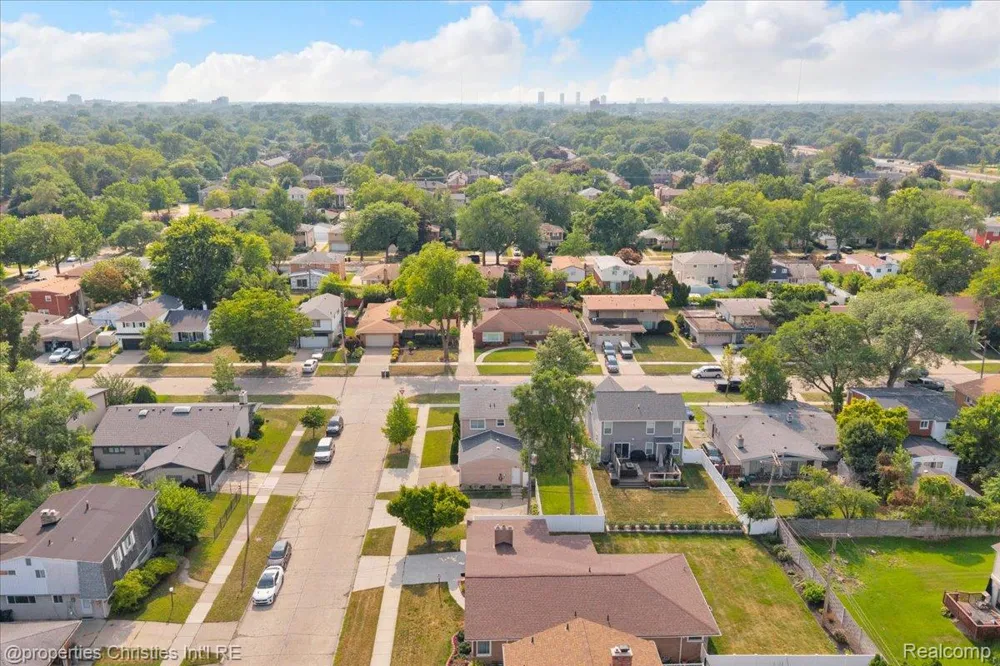 24600 Manistee Street Oak Park City, MI 48237