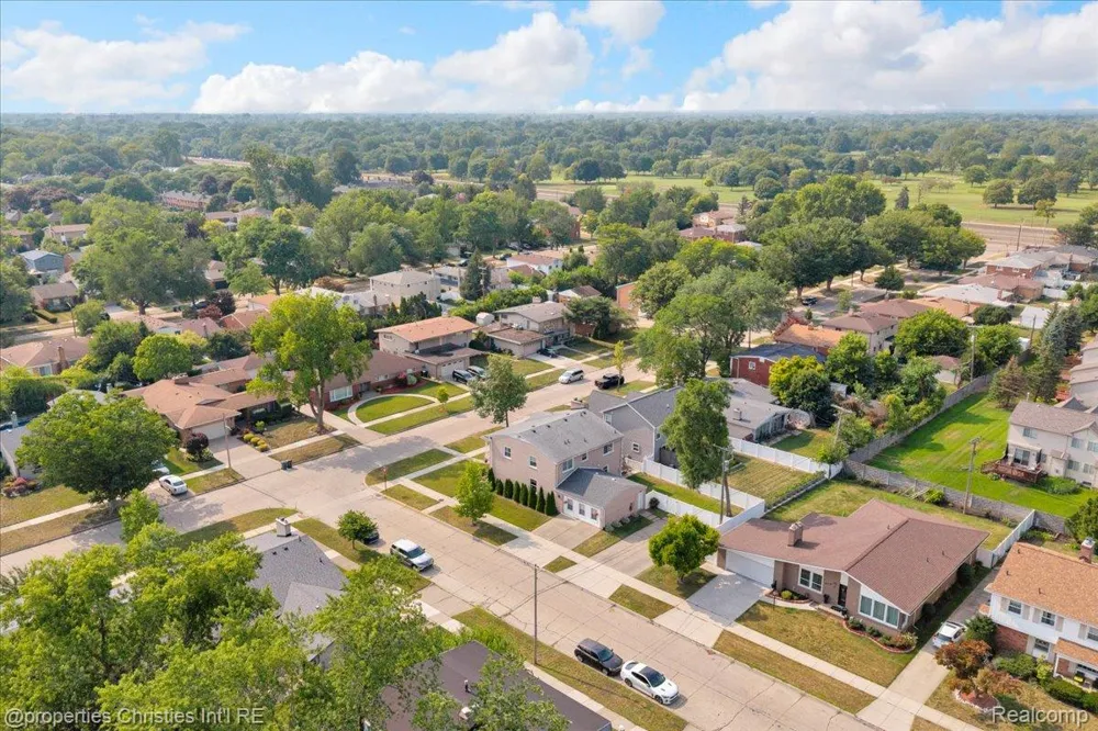 24600 Manistee Street Oak Park City, MI 48237