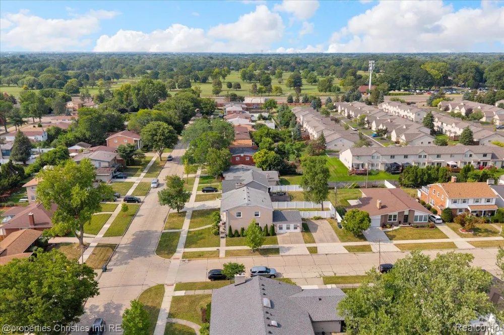 24600 Manistee Street Oak Park City, MI 48237