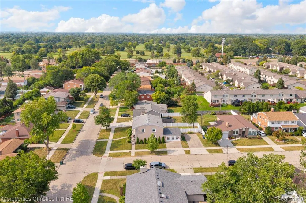 24600 Manistee Street Oak Park City, MI 48237