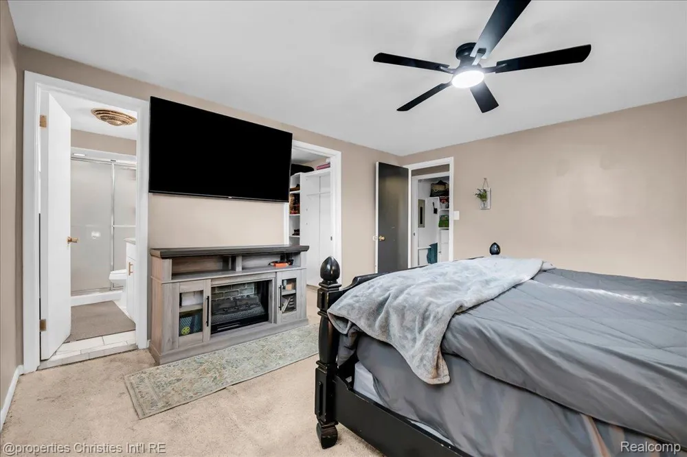 24600 Manistee Street Oak Park City, MI 48237