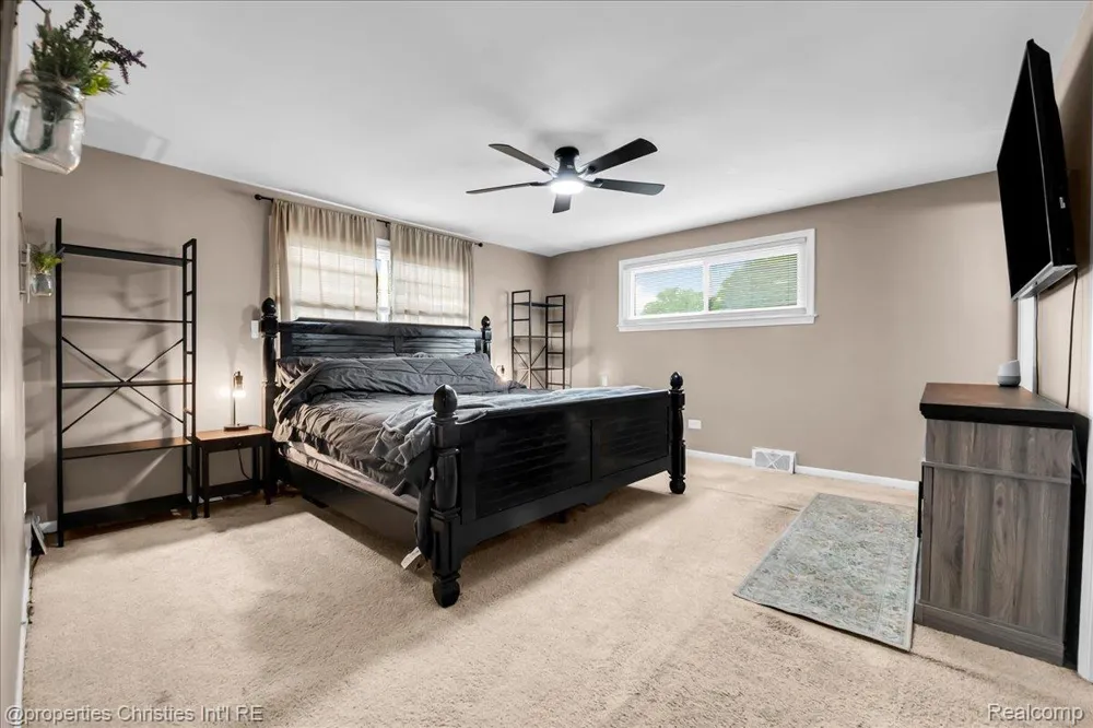24600 Manistee Street Oak Park City, MI 48237