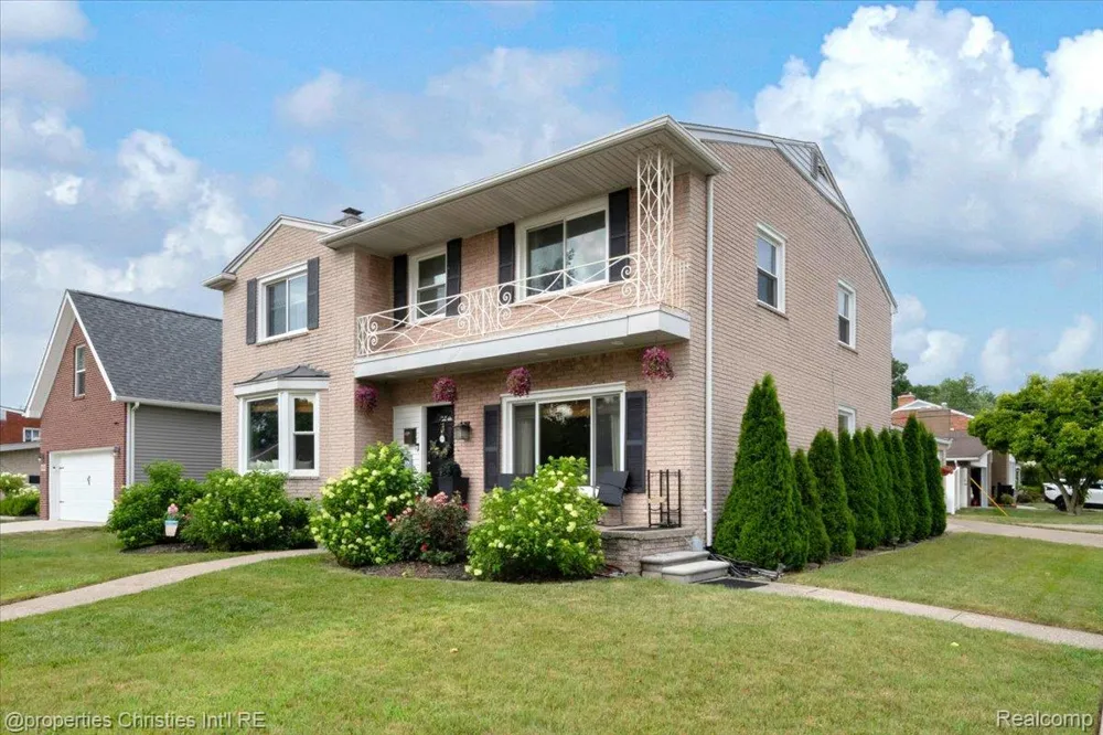 24600 Manistee Street Oak Park City, MI 48237
