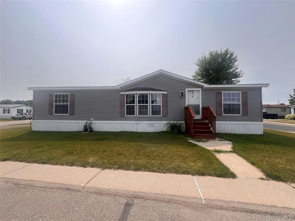 8304 Hidden Hollow Fenton City, MI 48430