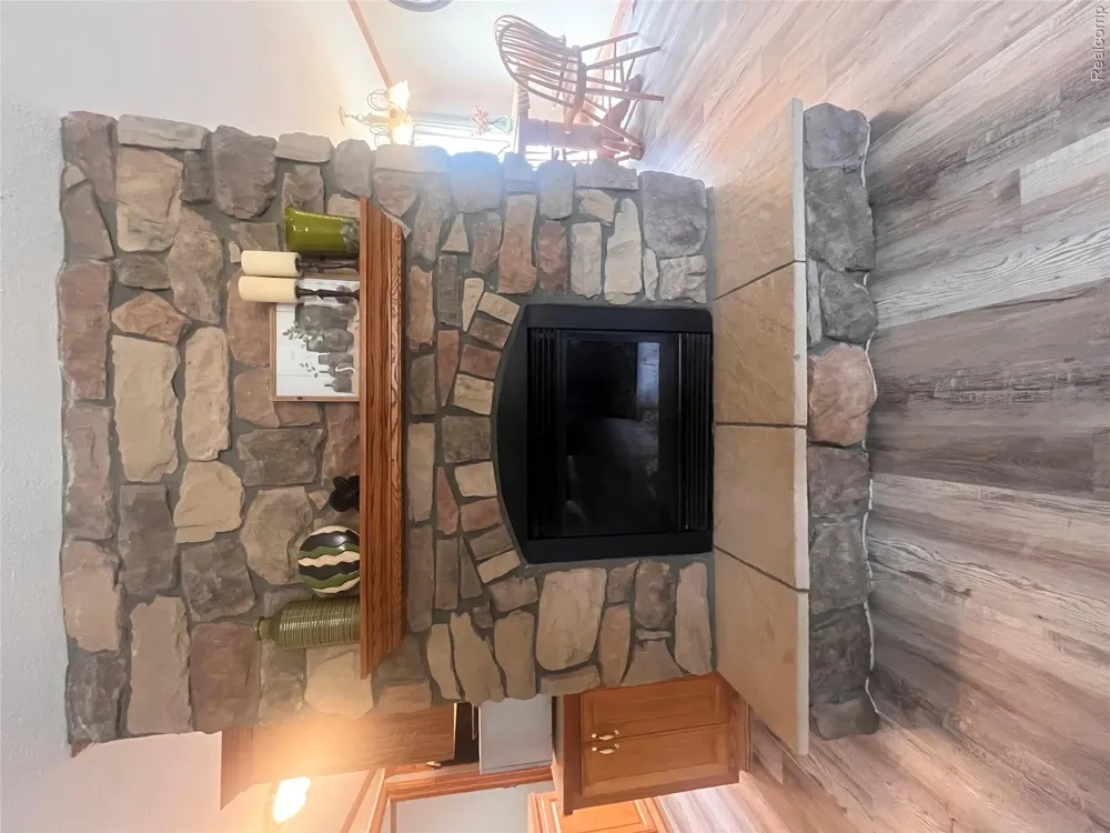 8304 Hidden Hollow Fenton City, MI 48430