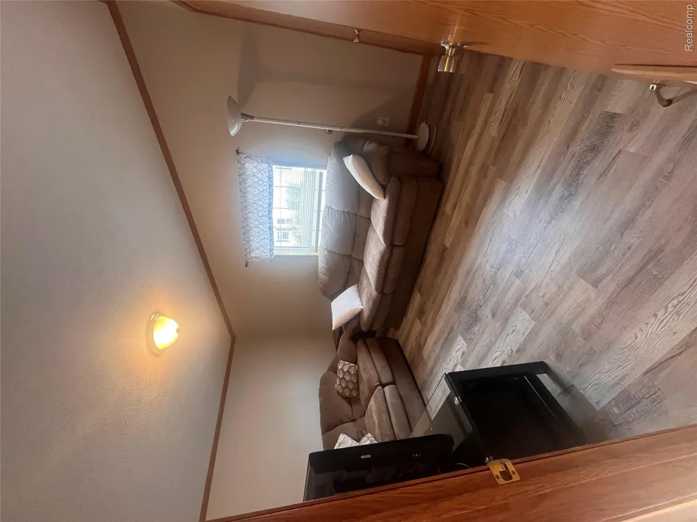 8304 Hidden Hollow Fenton City, MI 48430
