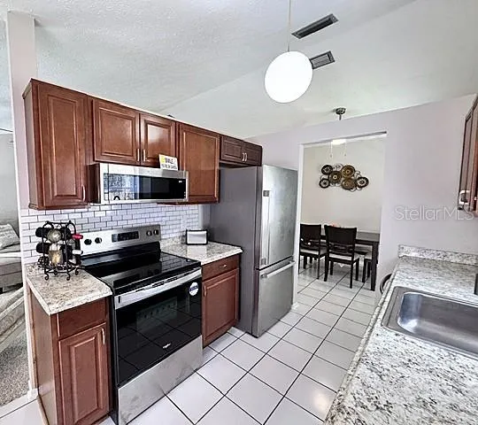 16004 GRASS LAKE DRIVE Tampa, FL 33618
