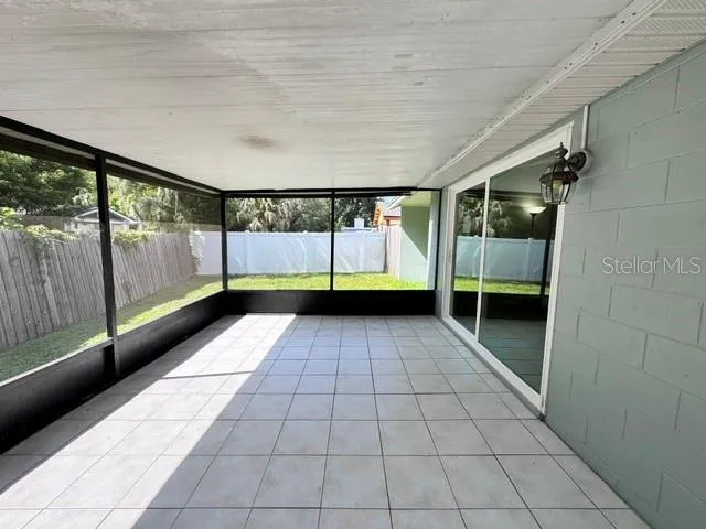 16004 GRASS LAKE DRIVE Tampa, FL 33618