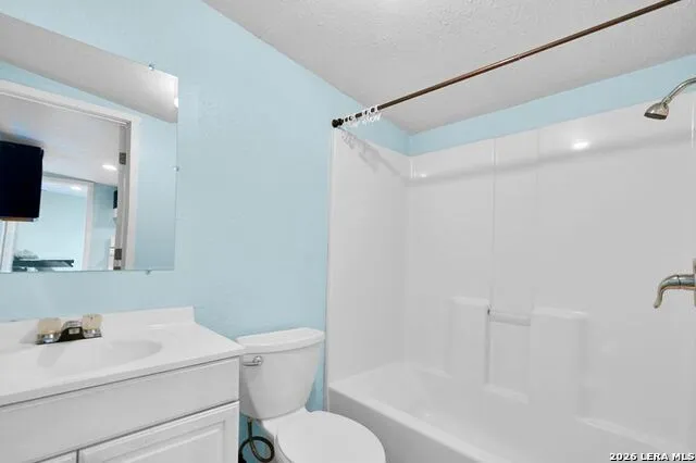 1114 Hough Adkins, TX 78101