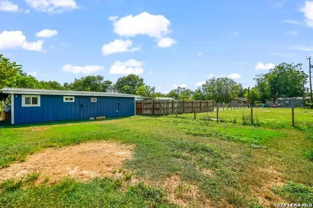 1114 Hough Adkins, TX 78101