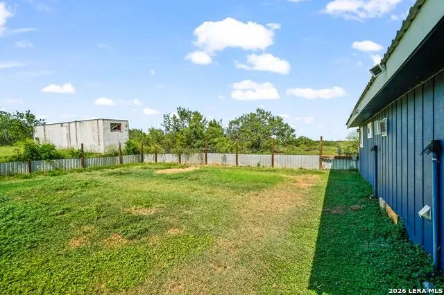 1114 Hough Adkins, TX 78101