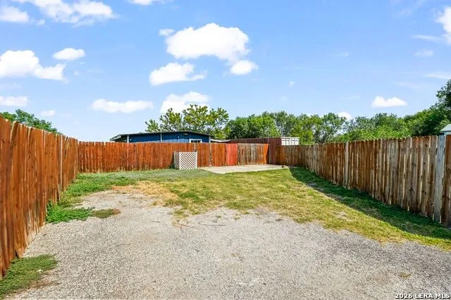 1114 Hough Adkins, TX 78101