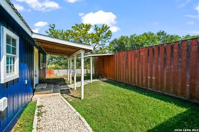 1114 Hough Adkins, TX 78101