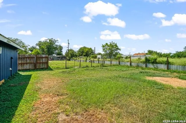 1114 Hough Adkins, TX 78101