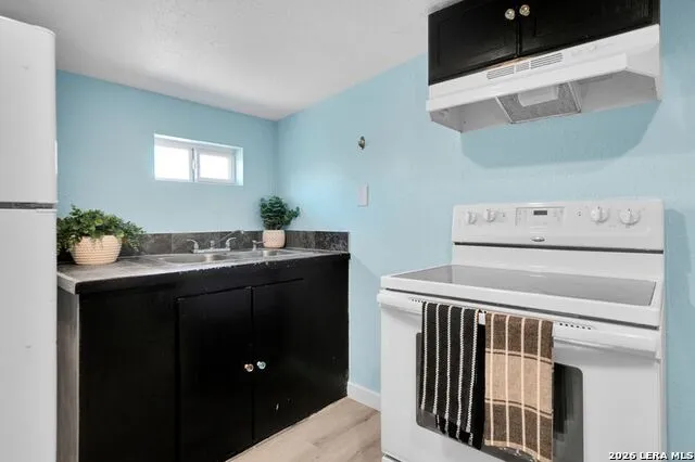 1114 Hough Adkins, TX 78101
