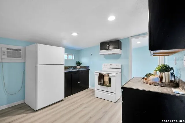 1114 Hough Adkins, TX 78101