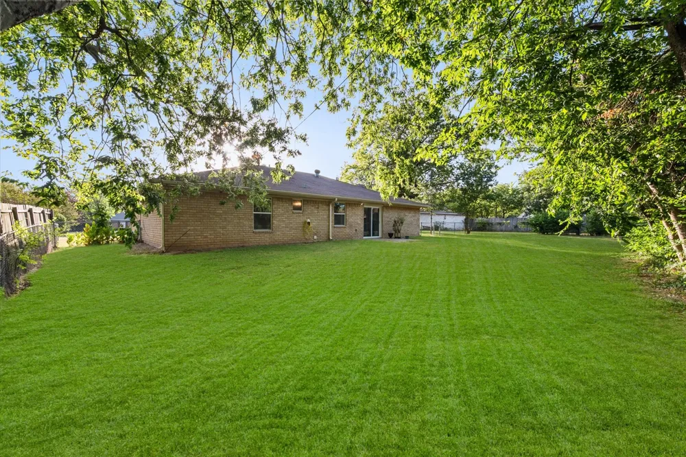 2604 Fairmont Circle Corsicana, TX 75110