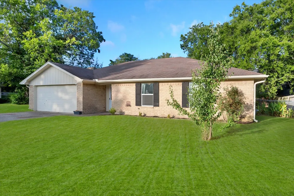 2604 Fairmont Circle Corsicana, TX 75110