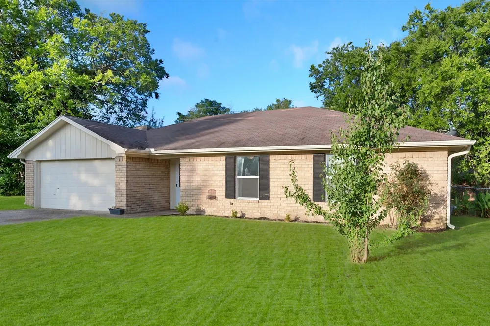 2604 Fairmont Circle Corsicana, TX 75110
