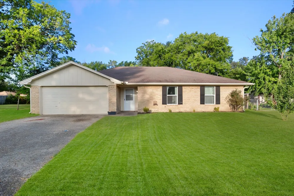 2604 Fairmont Circle Corsicana, TX 75110