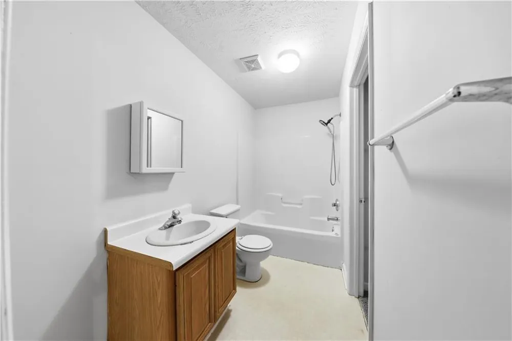 208 Foxdale Court LaGrange, GA 30240