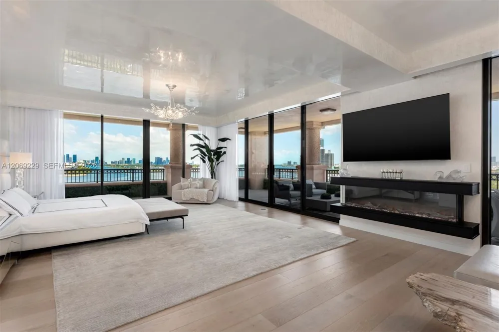 6893 Fisher Island Dr 6893 Lphcenter #6893 Miami Beach, FL 33109