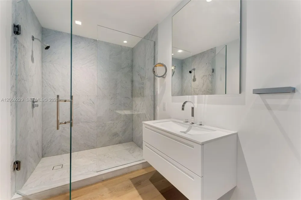 6893 Fisher Island Dr 6893 Lphcenter #6893 Miami Beach, FL 33109