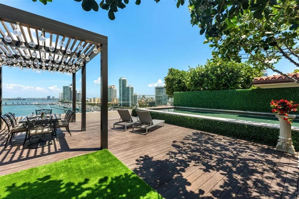 6893 Fisher Island Dr 6893 Lphcenter #6893 Miami Beach, FL 33109