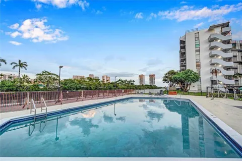 3401 Country Club Dr #EI-216