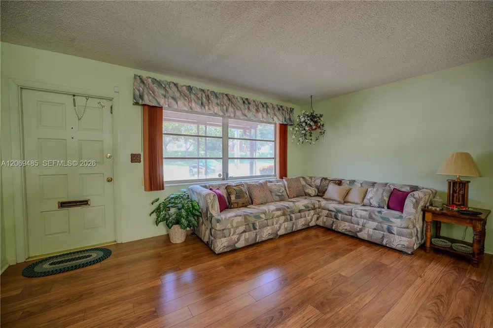 7516 Taft St Hollywood, FL 33024