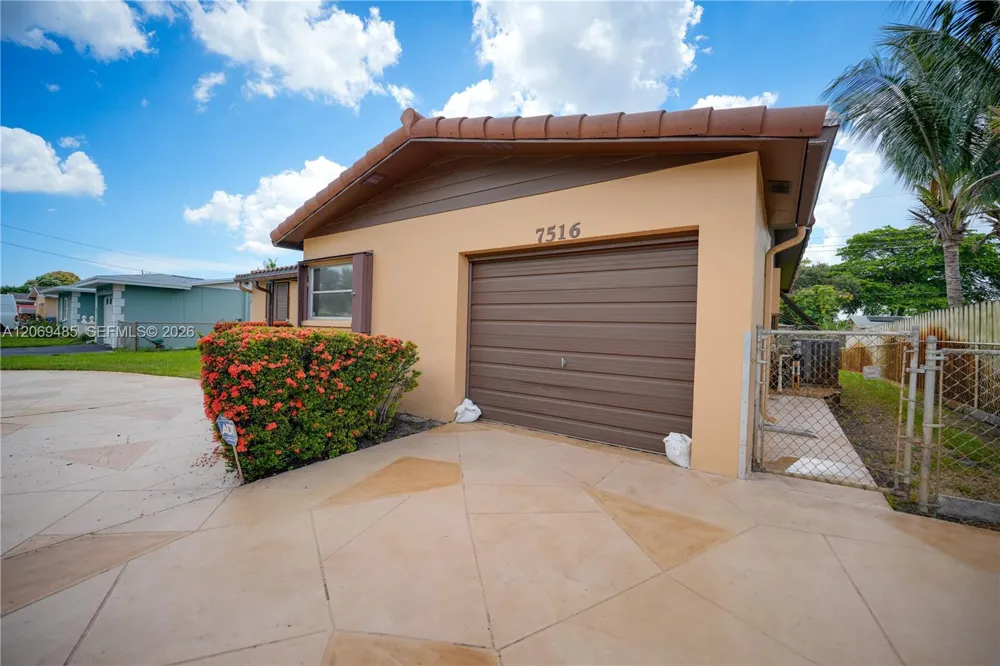 7516 Taft St Hollywood, FL 33024