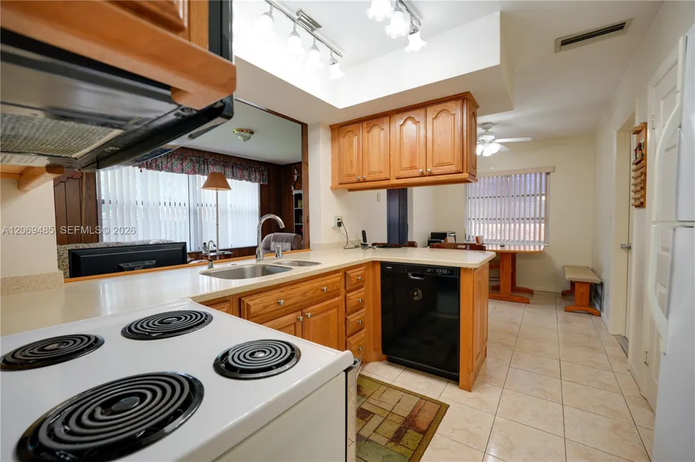 7516 Taft St Hollywood, FL 33024