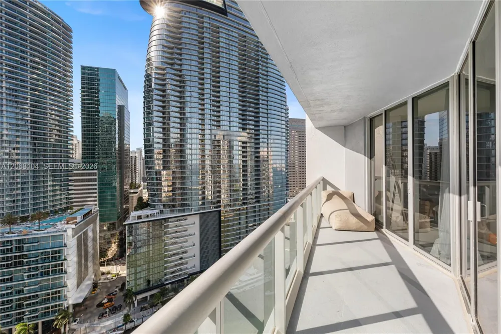 465 Brickell Ave #2504 Miami, FL 33131