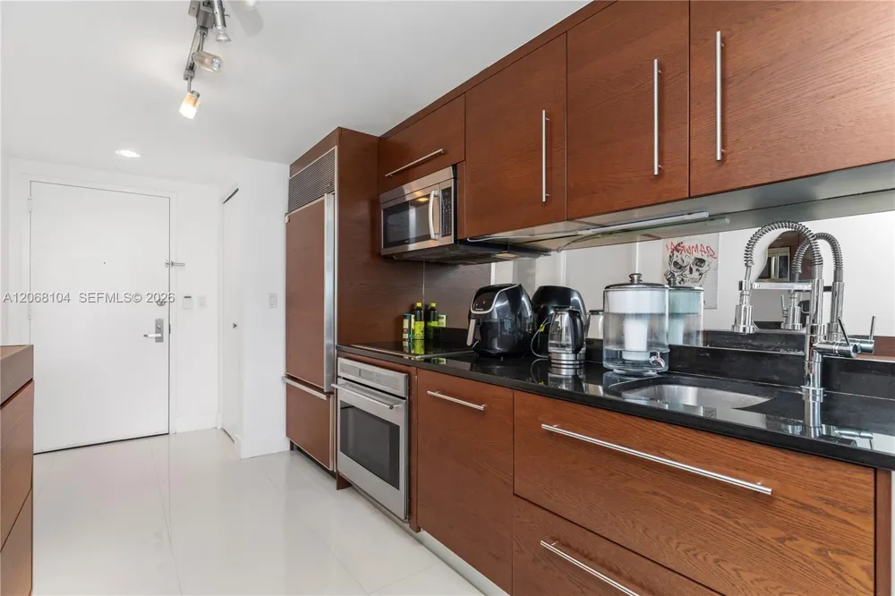 465 Brickell Ave #2504 Miami, FL 33131