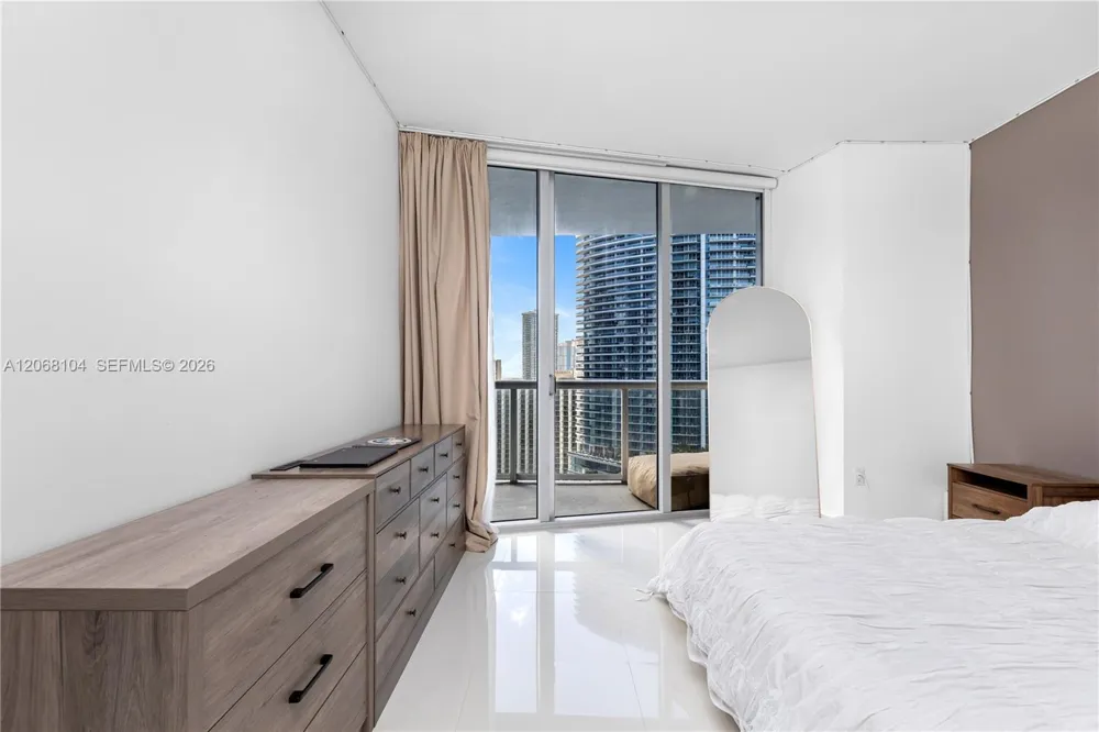 465 Brickell Ave #2504 Miami, FL 33131