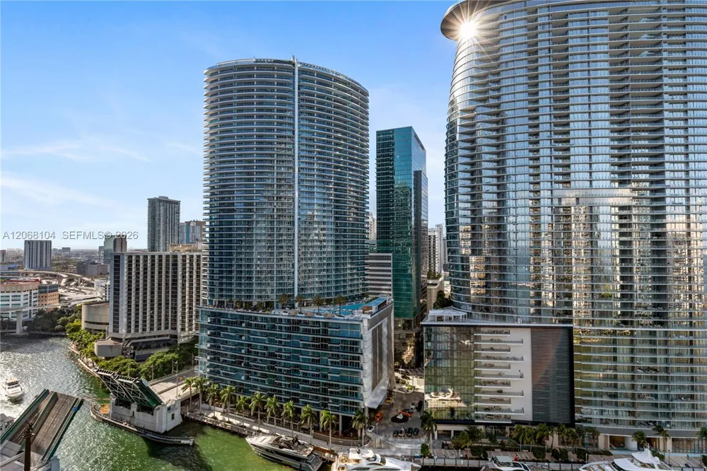 465 Brickell Ave #2504 Miami, FL 33131