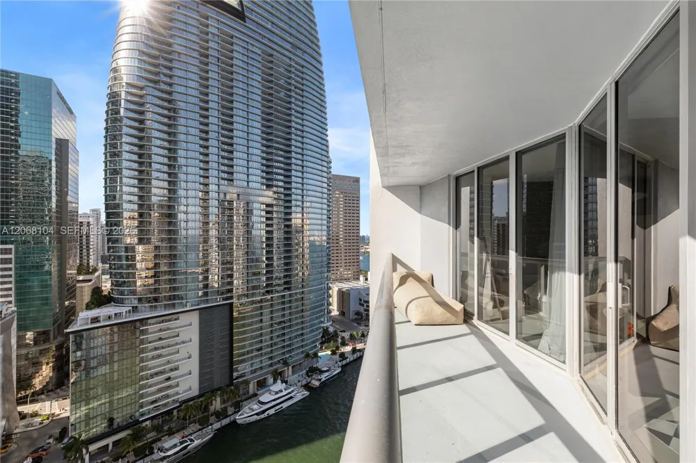 465 Brickell Ave #2504 Miami, FL 33131