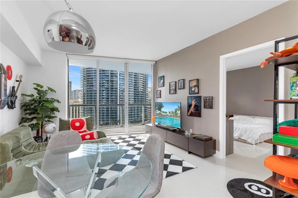 465 Brickell Ave #2504 Miami, FL 33131