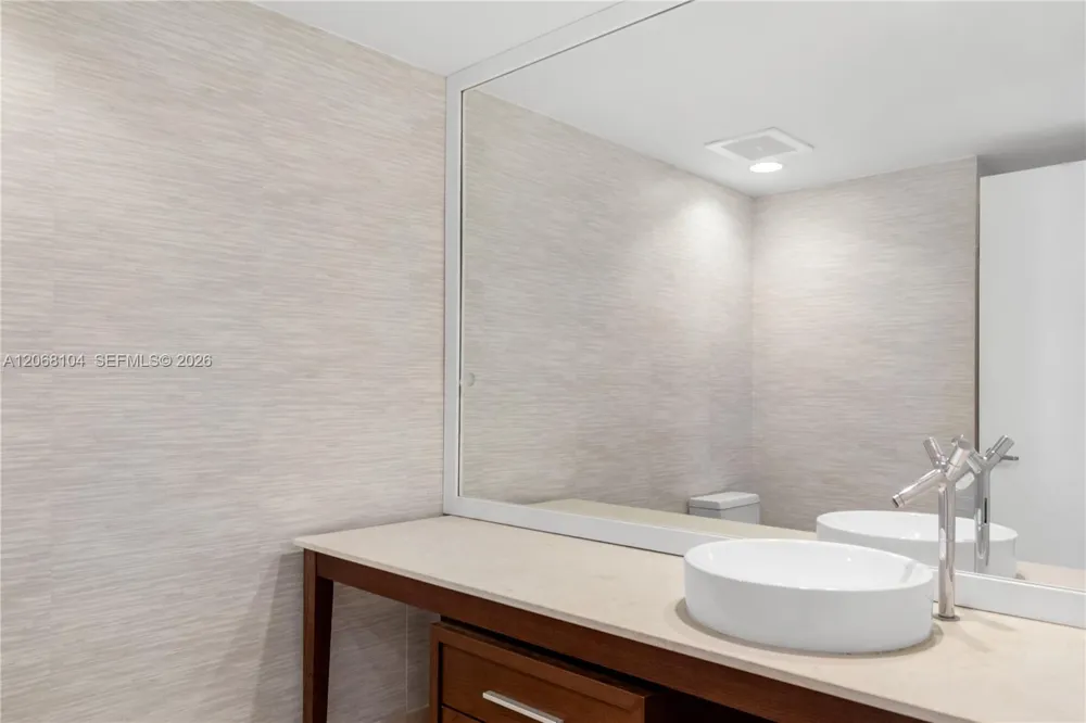 465 Brickell Ave #2504 Miami, FL 33131