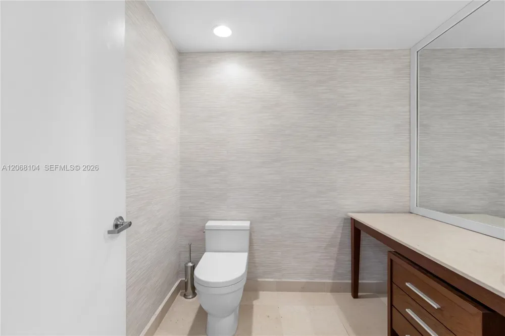 465 Brickell Ave #2504 Miami, FL 33131