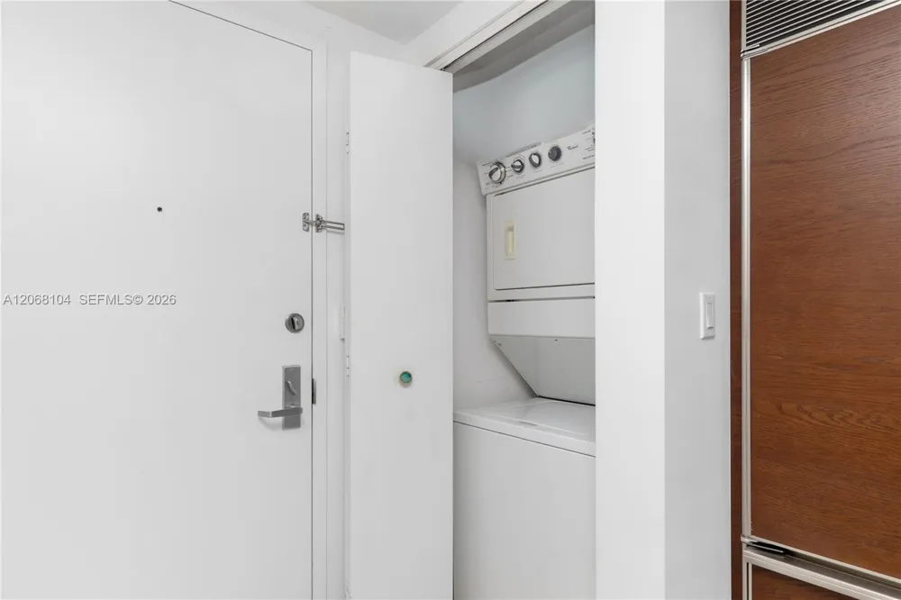 465 Brickell Ave #2504 Miami, FL 33131