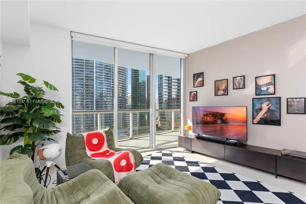 465 Brickell Ave #2504 Miami, FL 33131