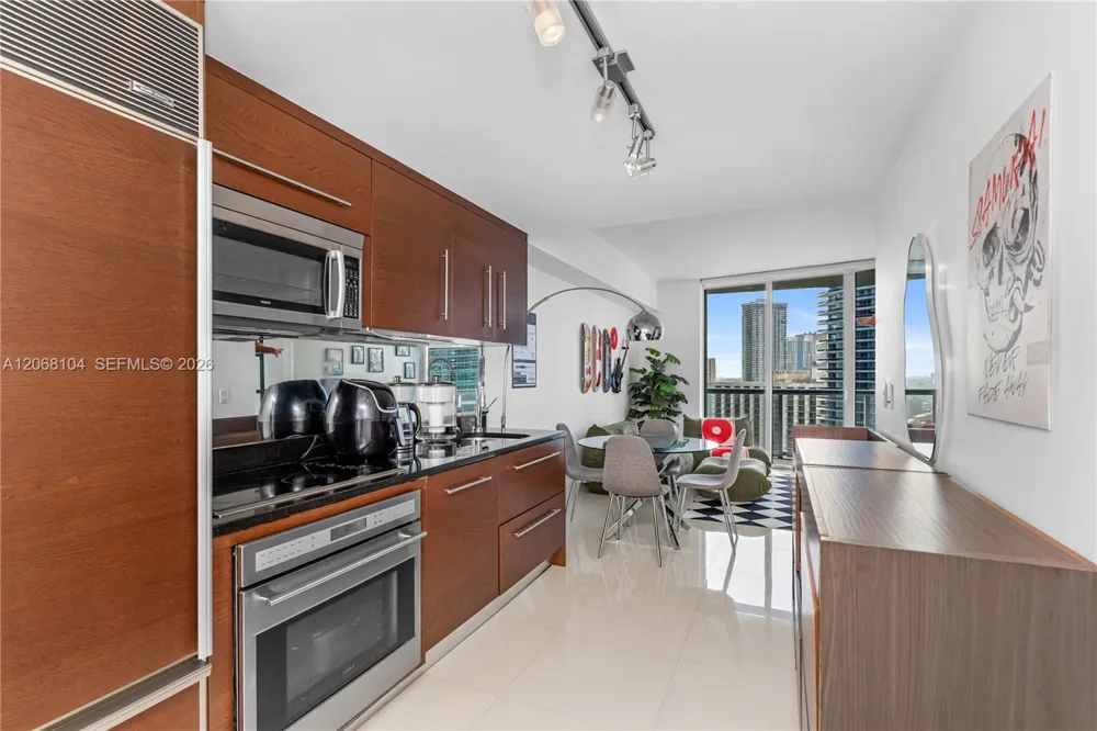 465 Brickell Ave #2504 Miami, FL 33131