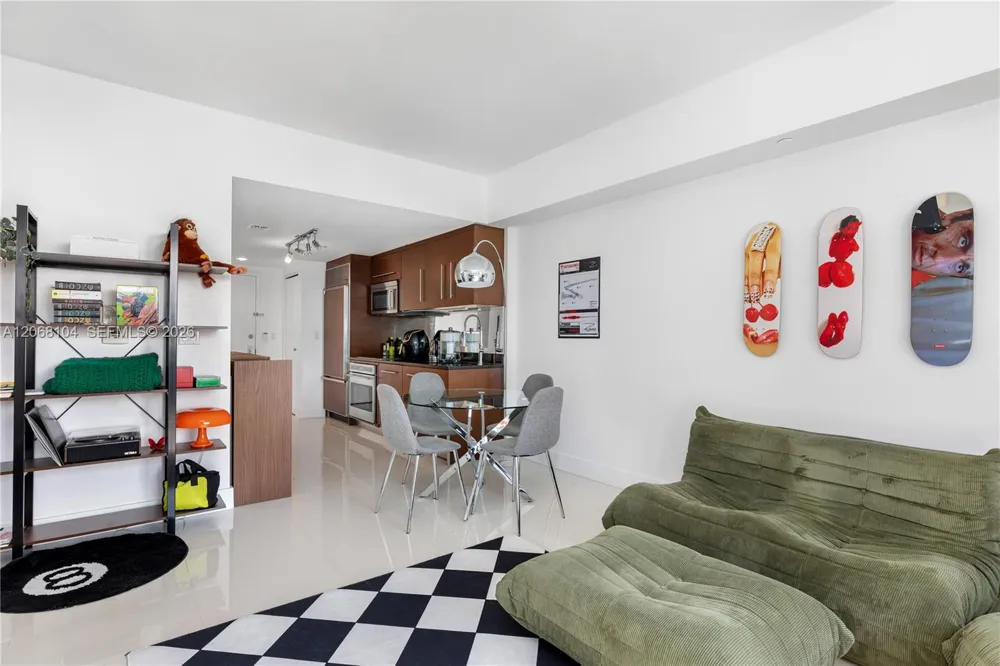 465 Brickell Ave #2504 Miami, FL 33131