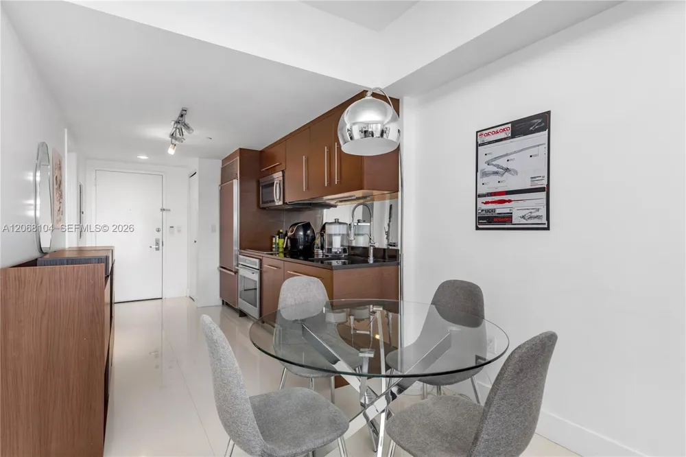465 Brickell Ave #2504 Miami, FL 33131