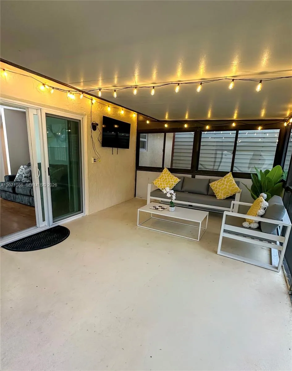 177 Dove Cir Royal Palm Beach, FL 33411