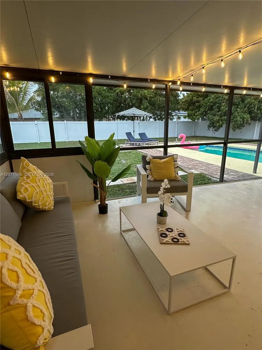 177 Dove Cir Royal Palm Beach, FL 33411