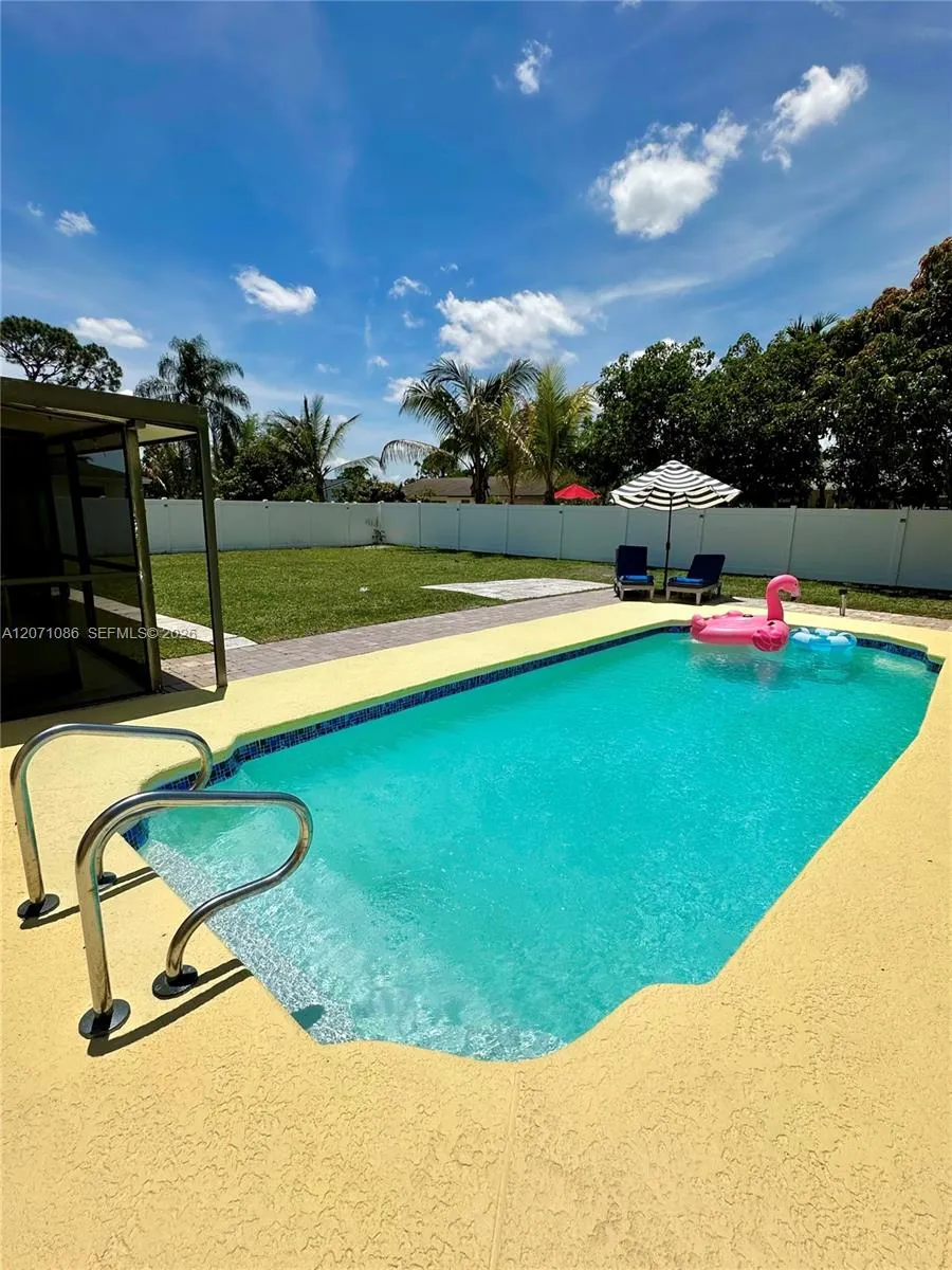177 Dove Cir Royal Palm Beach, FL 33411