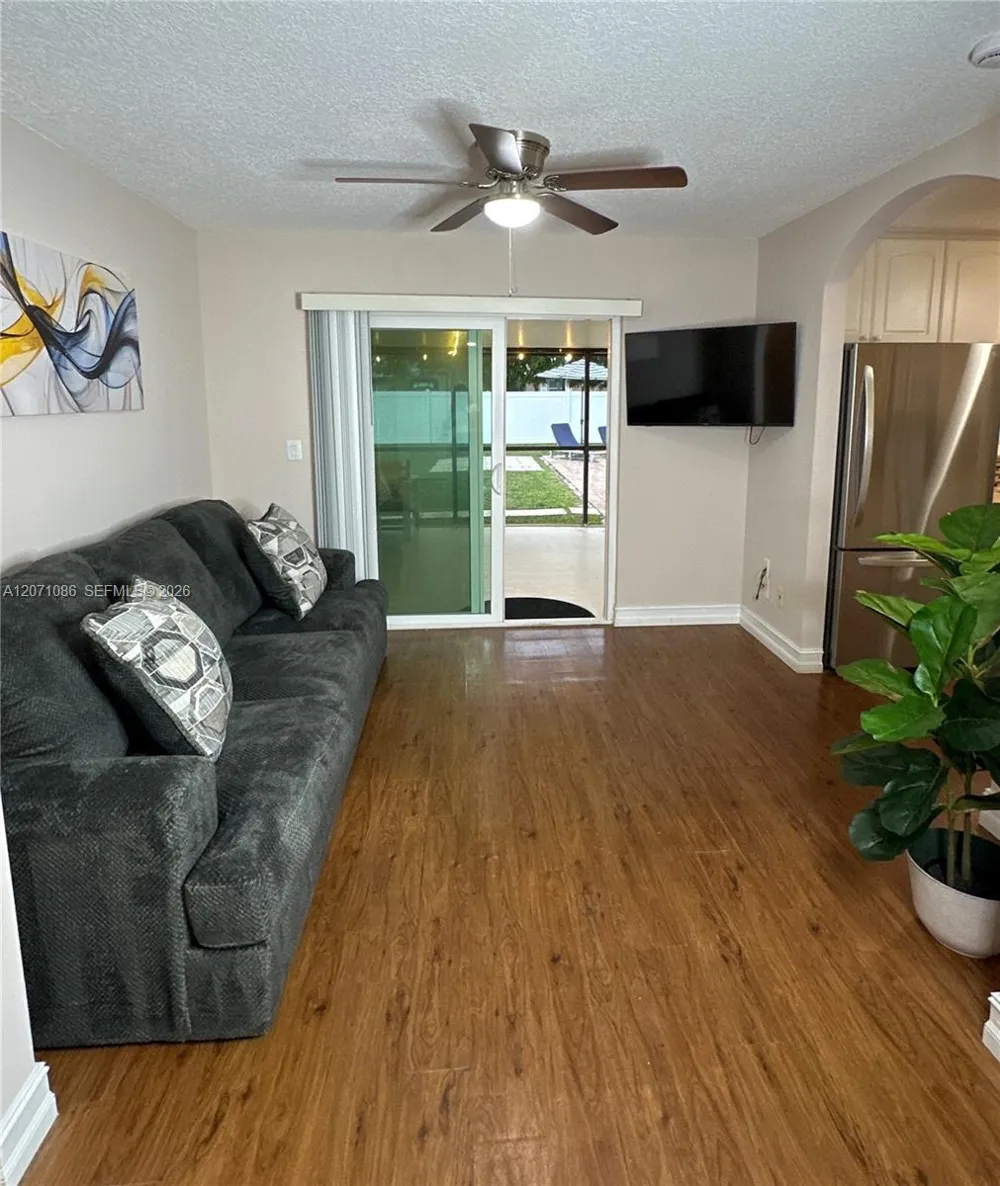 177 Dove Cir Royal Palm Beach, FL 33411