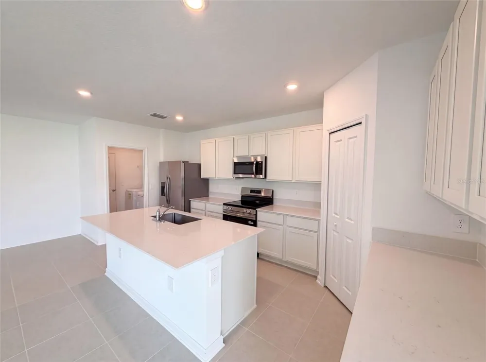 2142 LASSO LOOP Eagle Lake, FL 33839